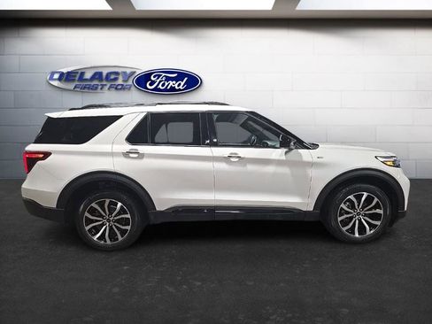 Used 2023 Ford Explorer ST-Line image 6