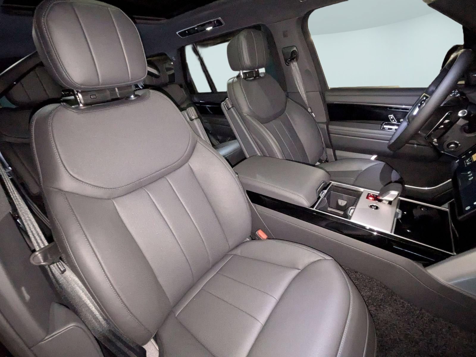 New 2026 Land Rover Range Rover Long Wheelbase SE AWD/4WD image 30