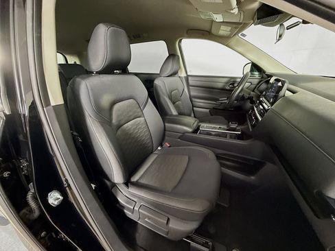 Used 2025 Nissan Pathfinder SV FWD image 35