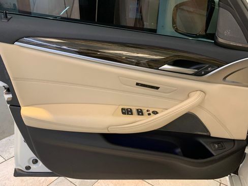 Used 2022 BMW 530i xDrive w/ Premium Package image 14