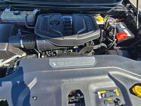 Used 2023 Jeep Wagoneer L Series II image 10