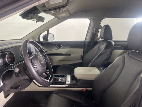 Used 2023 Kia Carnival LX image 27