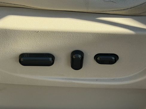Used 2015 Ford Escape Titanium FWD image 11
