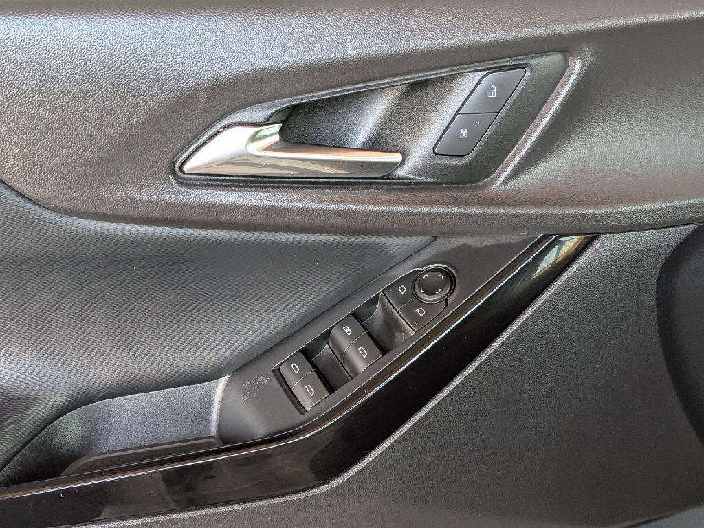 Used 2025 Chevrolet Equinox LT AWD/4WD image 13