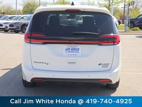Used 2024 Chrysler Pacifica Limited FWD image 15