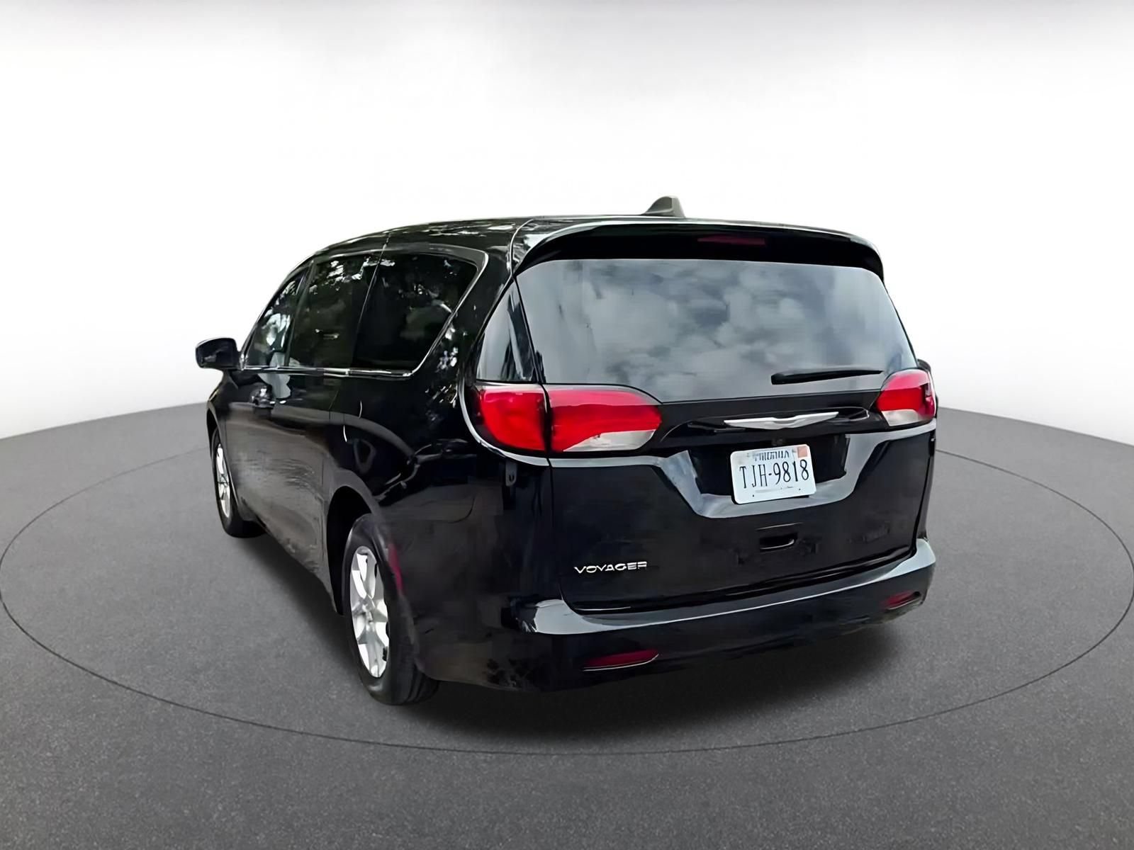 Used 2024 Chrysler Voyager LX FWD image 10