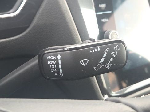 Used 2023 Volkswagen Tiguan SE R-Line image 45