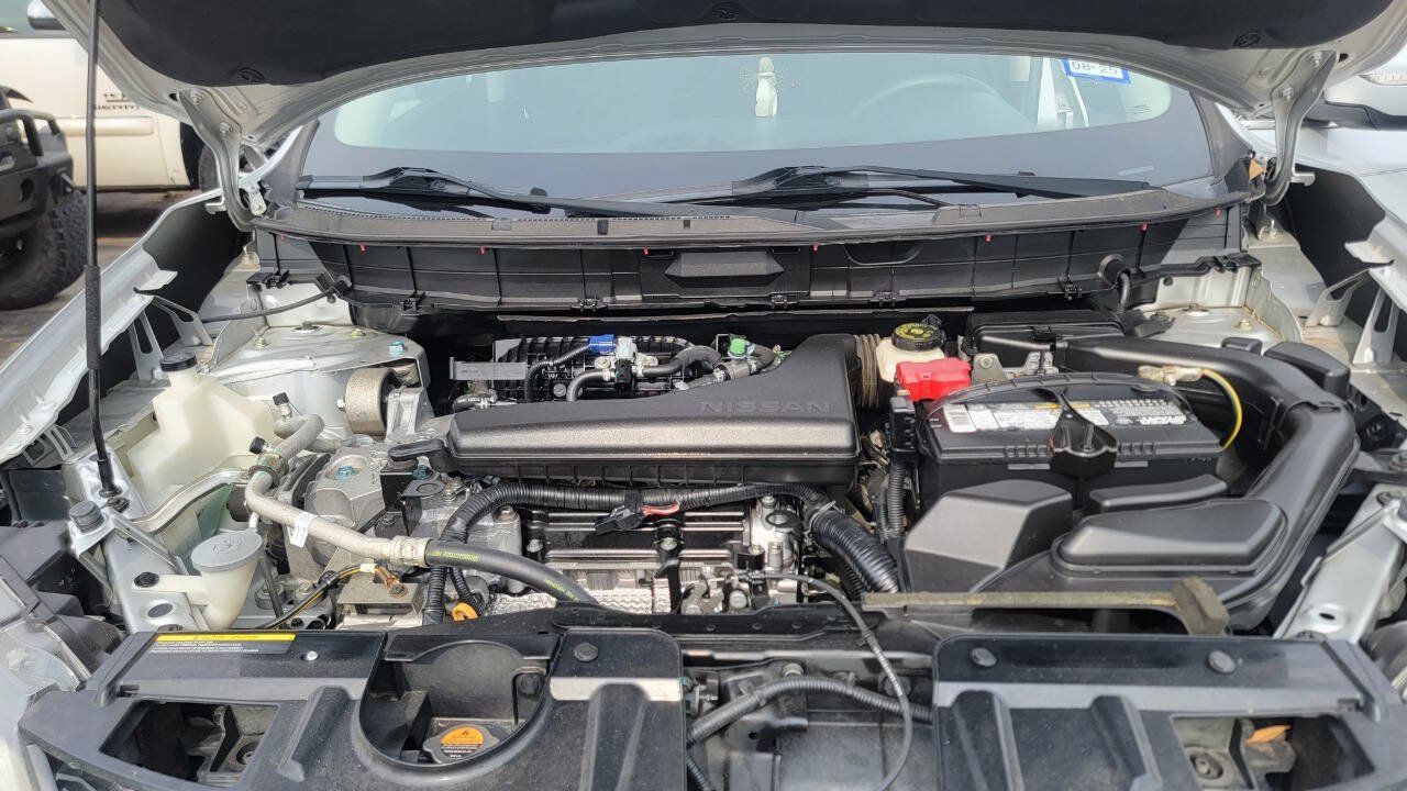 Used 2015 Nissan Rogue SV FWD image 34