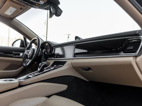 Certified 2018 Porsche Panamera image 43