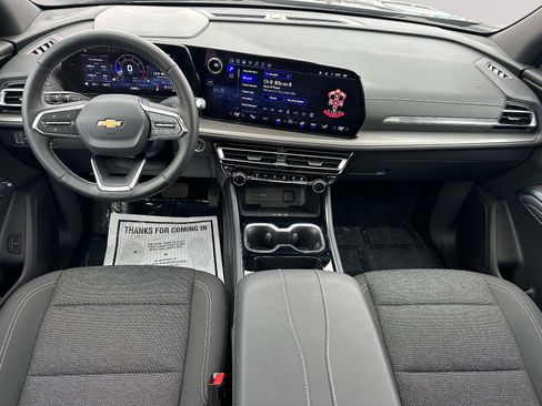 Used 2025 Chevrolet Traverse LT w/ Sun and Wheel Package image 7