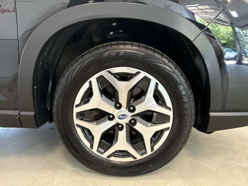 Used 2019 Subaru Forester Premium w/ All-Weather Package AWD/4WD image 8