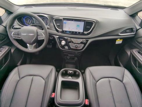 New 2026 Chrysler Pacifica Select FWD image 18