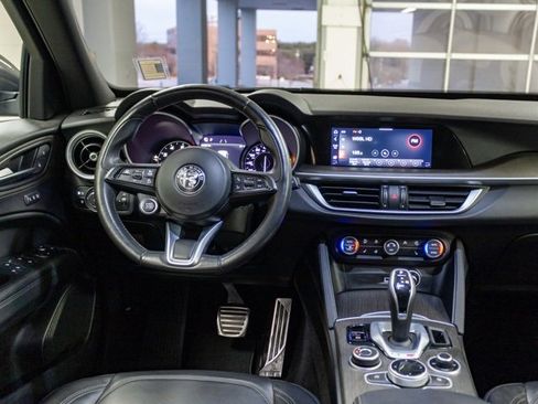 Used 2022 Alfa Romeo Stelvio Ti image 10