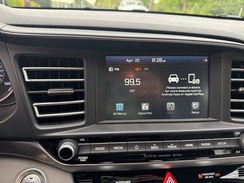 Used 2020 Hyundai Elantra Limited image 14