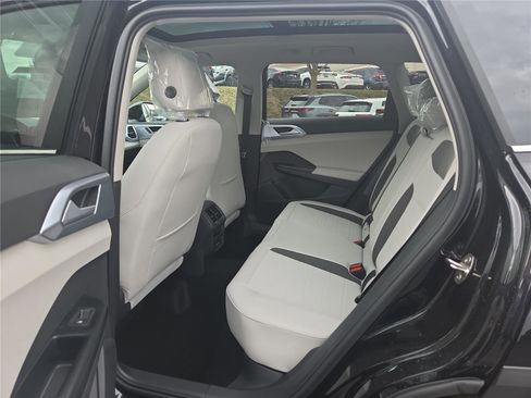 New 2026 Volkswagen Taos SE AWD/4WD image 25