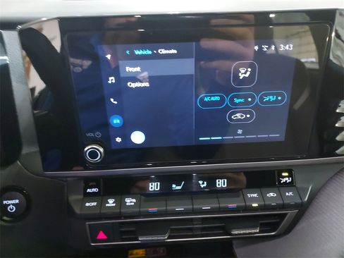 Used 2025 Toyota Camry XLE image 24