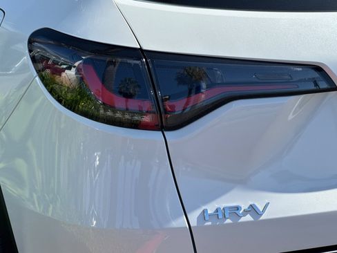 Certified 2025 Honda HR-V LX image 29