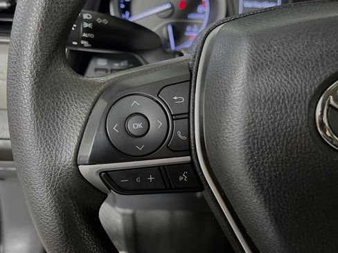 Used 2022 Toyota Camry LE image 19