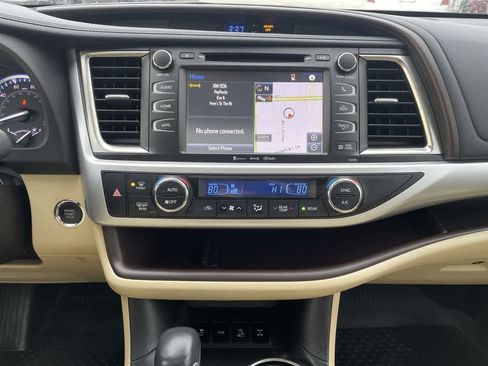 Used 2019 Toyota Highlander XLE image 13