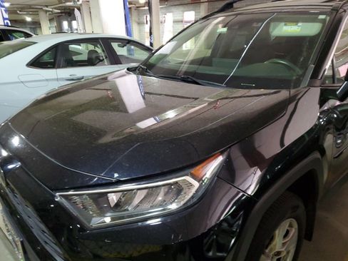 Used 2019 Toyota RAV4 XLE w/ All Weather Liner Package AWD/4WD image 4
