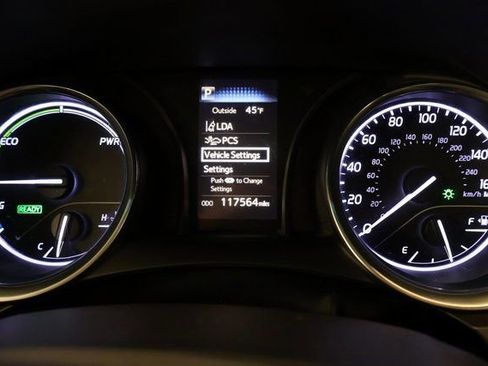 Used 2018 Toyota Camry XLE image 17