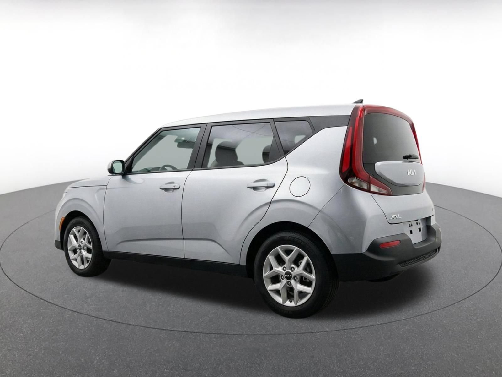 Used 2025 Kia Soul LX w/ LX Technology Package FWD image 6