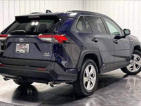 Used 2021 Toyota RAV4 XLE Premium AWD/4WD image 13