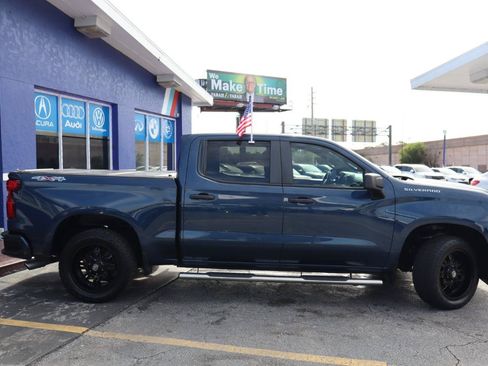 Used 2019 Chevrolet Silverado 1500 Custom w/ Custom Value Package AWD/4WD image 2