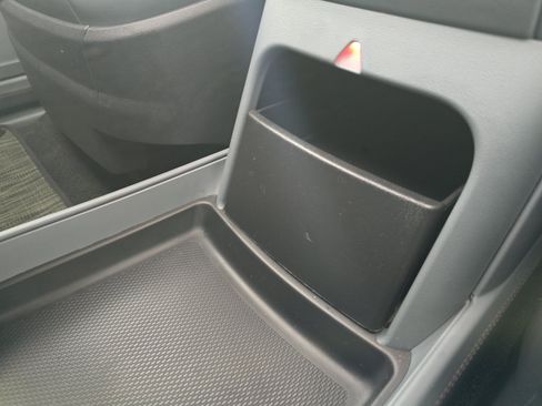 Used 2025 Rivian R1T Premium AWD/4WD image 31