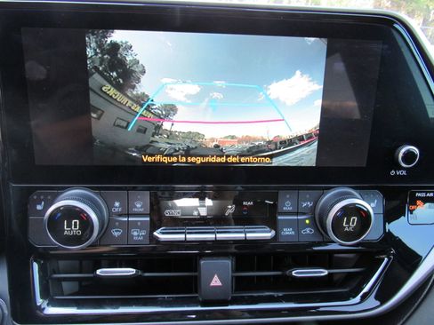 Used 2023 Toyota Highlander Bronze Edition AWD/4WD image 20
