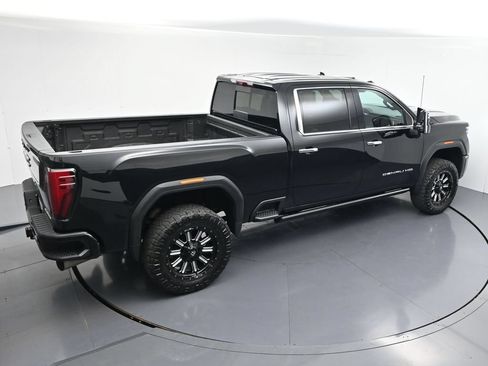 Used 2024 GMC Sierra 3500 Denali Ultimate AWD/4WD image 5