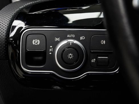 Used 2025 Mercedes-Benz CLA 250 image 29