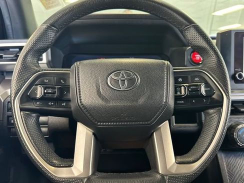 Used 2024 Toyota Tacoma TRD Sport AWD/4WD image 25