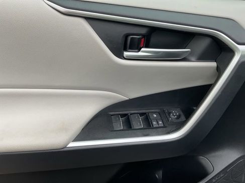 Used 2025 Toyota RAV4 XLE w/ Convenience Package image 25