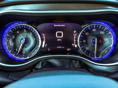 Used 2024 Chrysler Pacifica Touring-L FWD image 14