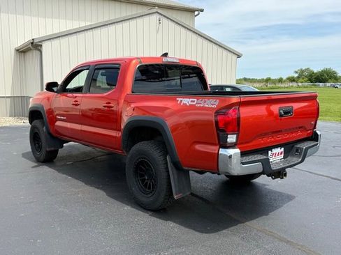 Used 2018 Toyota Tacoma TRD Off-Road AWD/4WD image 5