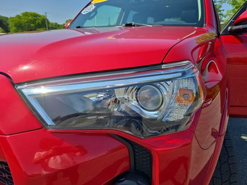 Certified 2019 Toyota 4Runner SR5 Premium AWD/4WD image 34