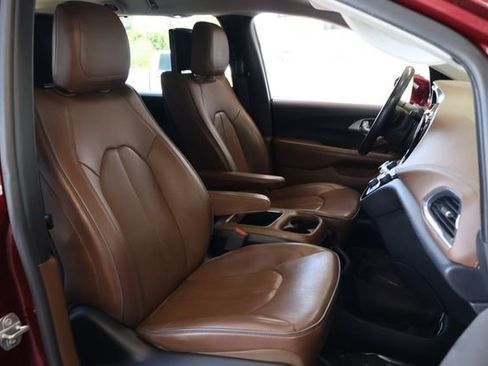 Used 2017 Chrysler Pacifica Limited FWD image 25