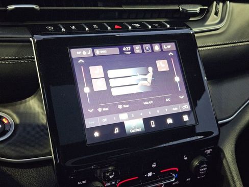 New 2025 Jeep Grand Cherokee Altitude AWD/4WD image 22