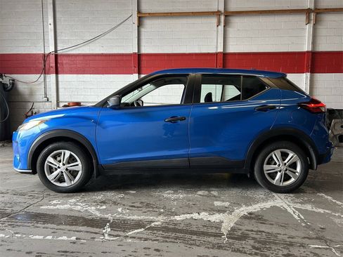 Certified 2021 Nissan Kicks S image 3