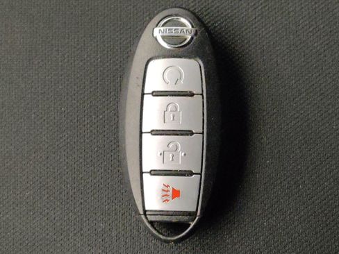 Used 2017 Nissan Pathfinder SV FWD image 32