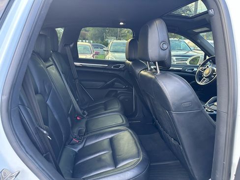 Used 2016 Porsche Cayenne image 35