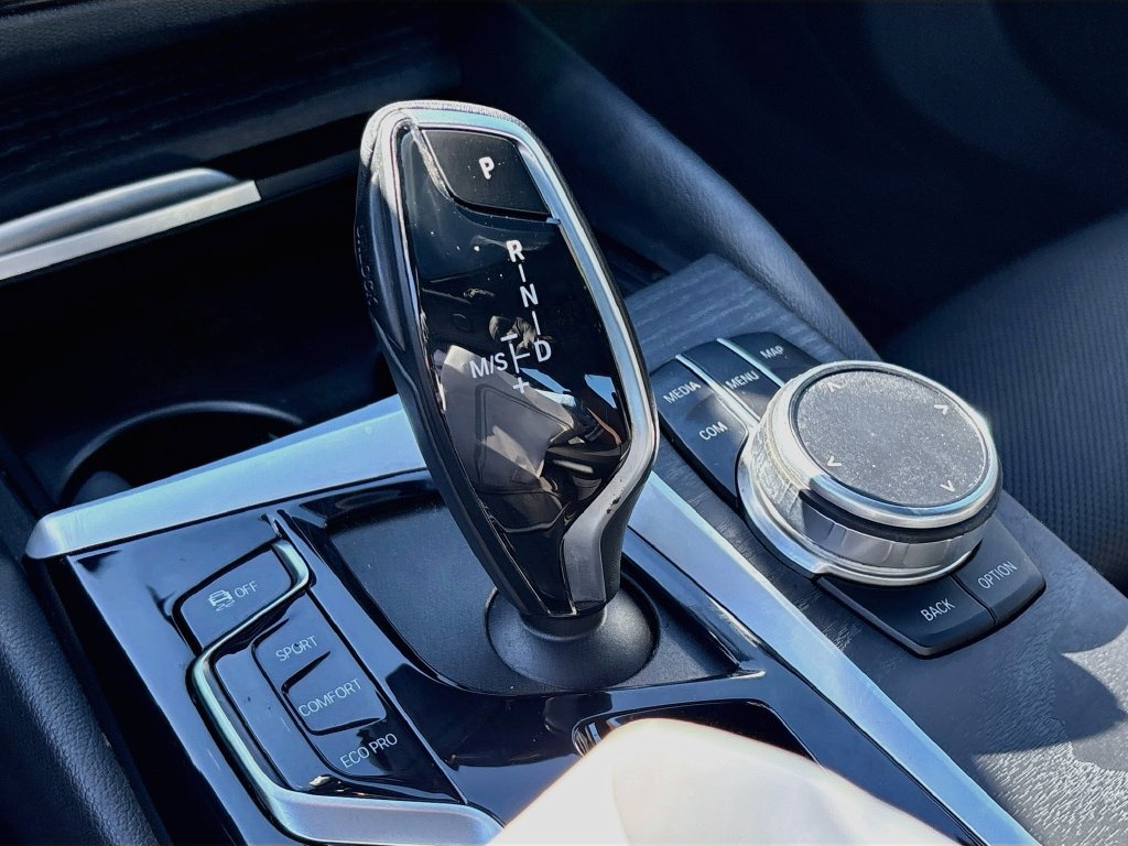 Used 2023 BMW 530i w/ Premium Package RWD image 17