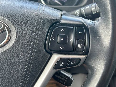 Used 2019 Toyota Highlander XLE FWD image 41