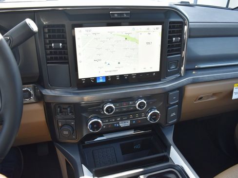 Used 2025 Ford F450 Lariat w/ FX4 Off-Road Package image 29