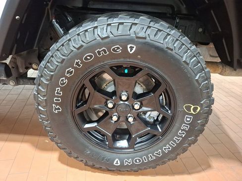 Used 2022 Jeep Gladiator Willys image 7