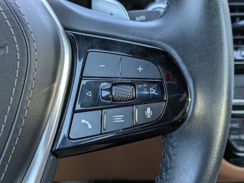 Used 2022 BMW 540i w/ Convenience Package image 28