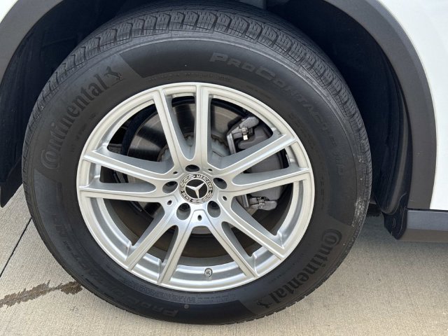 Used 2025 Mercedes-Benz GLC 300 4MATIC image 4