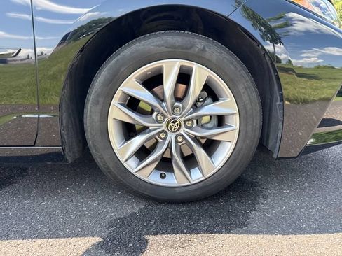 Used 2021 Toyota Avalon XLE w/ Moonroof Package AWD/4WD image 11