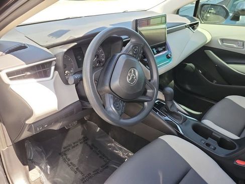 Used 2025 Toyota Corolla LE image 9